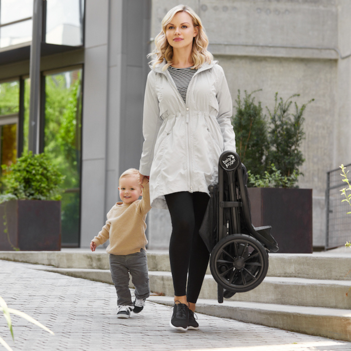 Baby Jogger city elite®2 Jet folded - mother and child